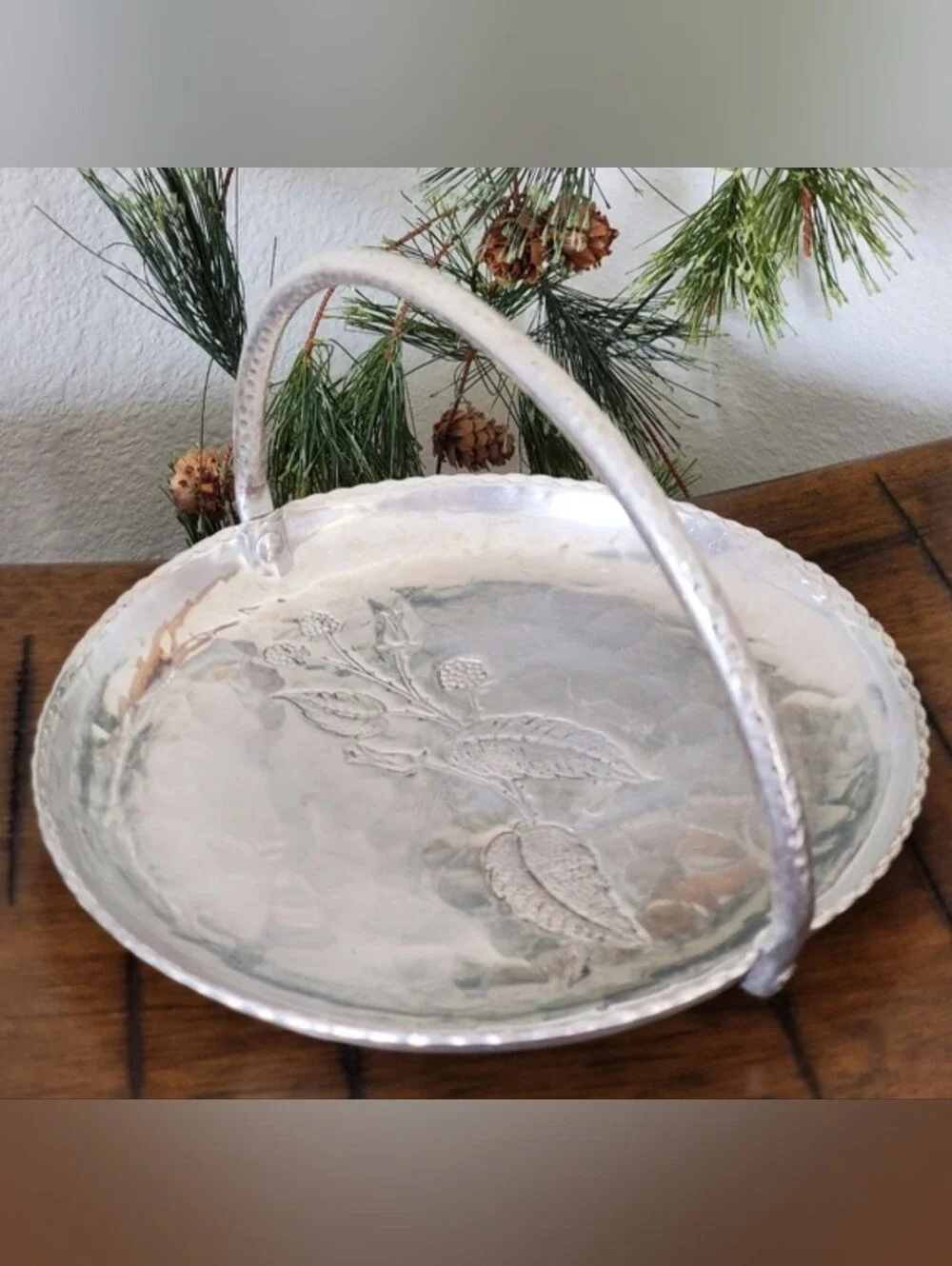 Set Of 2 Aluminum Mum Silent Butler Tray & Hammered Berry Tray Basket